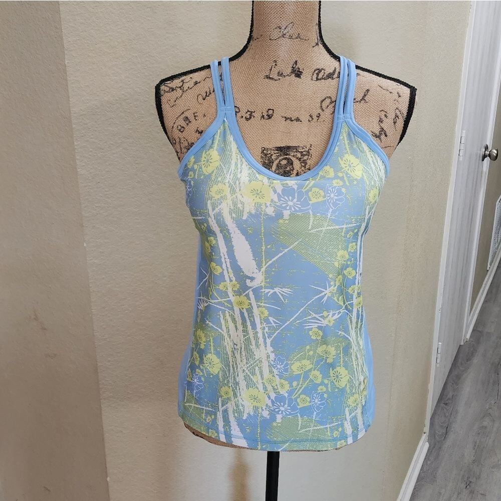 Brooks floral built in bra athletic shirt size large